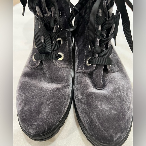 Women's Silver Gray Velvet Ankle Combat Moto Grunge Biker Goth Lace Up Boots - Picture 2 of 9